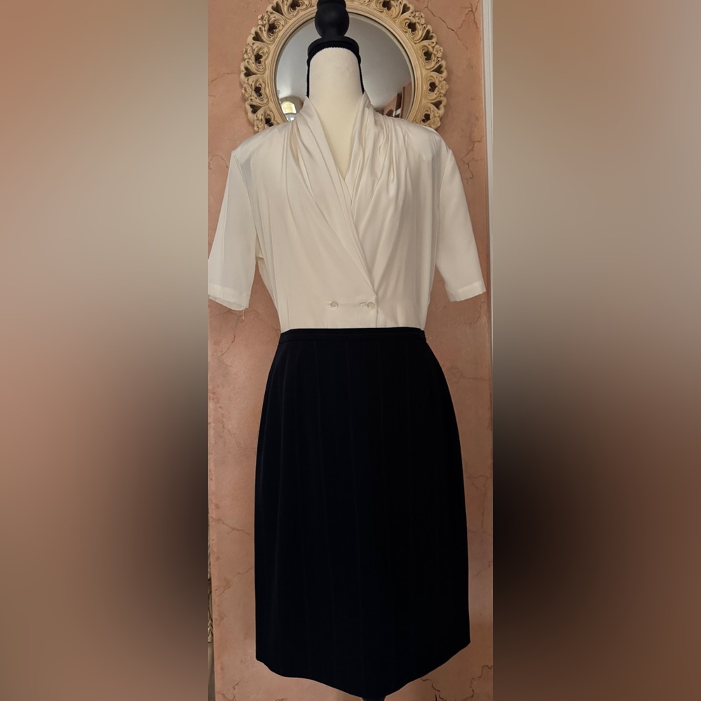 Ann Taylor Pinstripe Tailored Wool/Fully Lined Women's Pencil Skirt Size 6